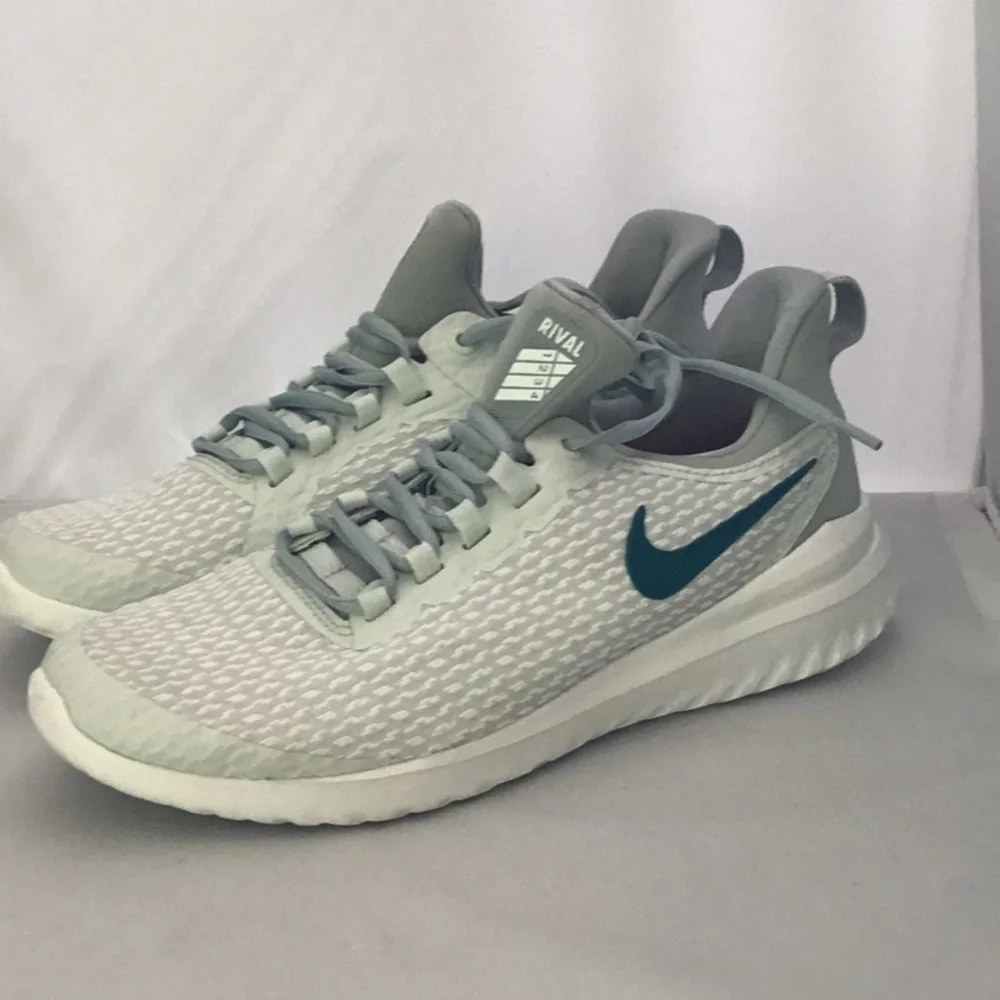 NIKE SHOES FOR LADIES.